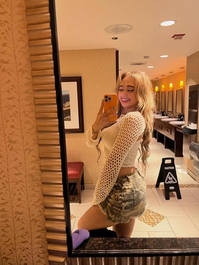 11P Curvy amateur Jordan Hall flaunts her big ass in a sexy compilation