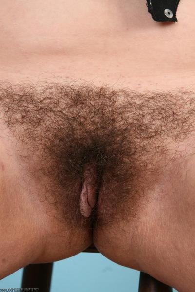 17P Chubby Latina MILF Sonia Glaze presents her hot body with hairy cunt