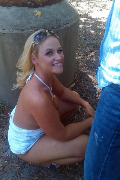 17P Blonde amateur Dee Siren gets caught having hardcore sex in a public park